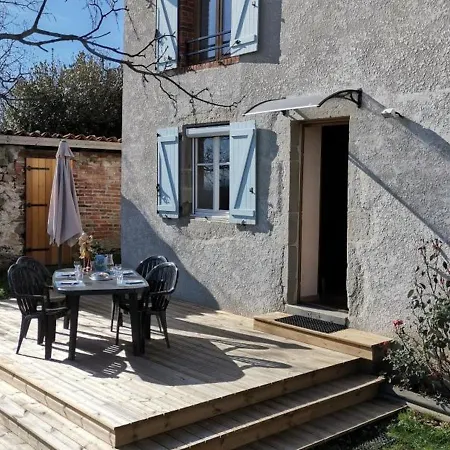 Avec Jardin Privatif, Proche Montbrison, Equipe Moderne Et Confort Total - Fr-1-496-117 בית נופש *