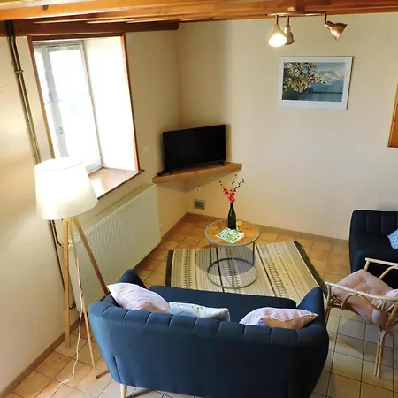 Avec Jardin Privatif, Proche Montbrison, Equipe Moderne Et Confort Total - Fr-1-496-117 * Pralong