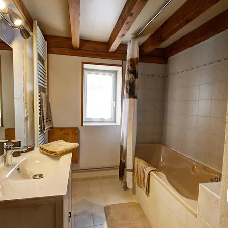 Avec Jardin Privatif, Proche Montbrison, Equipe Moderne Et Confort Total - Fr-1-496-117 Pralong